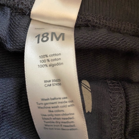 Carter’s Boys 2 piece short set, 18M - Picture 6 of 8